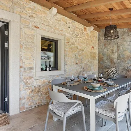 Casa Evina Krnica